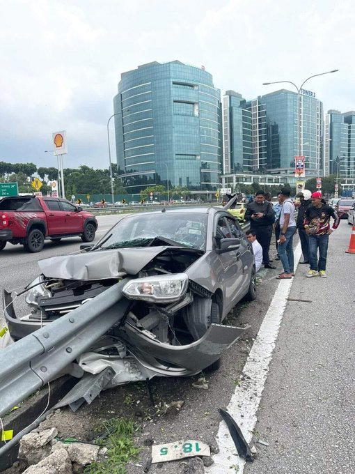 M'sian man cheats death after his car gets 'skewered' along federal highway