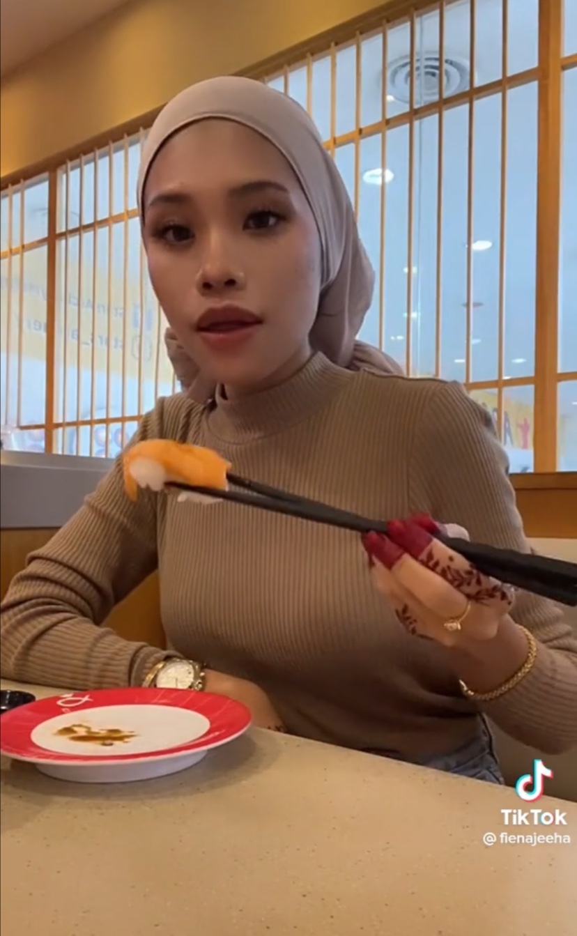 M'sian woman received lewd comments from men for her eating sushi video