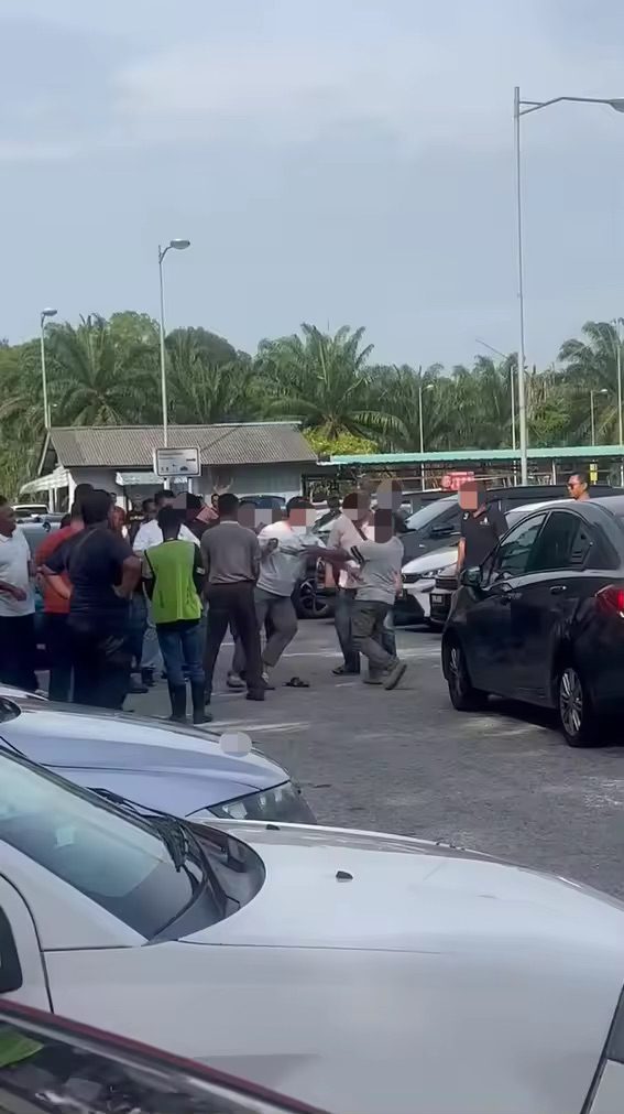 Fight over KLIA parking spot (3)