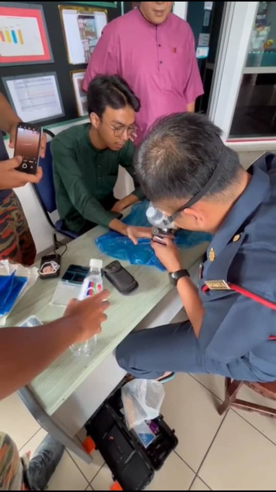 M'sian man calls bomba to remove ring which got stuck around his finger for 24 hours | weirdkaya