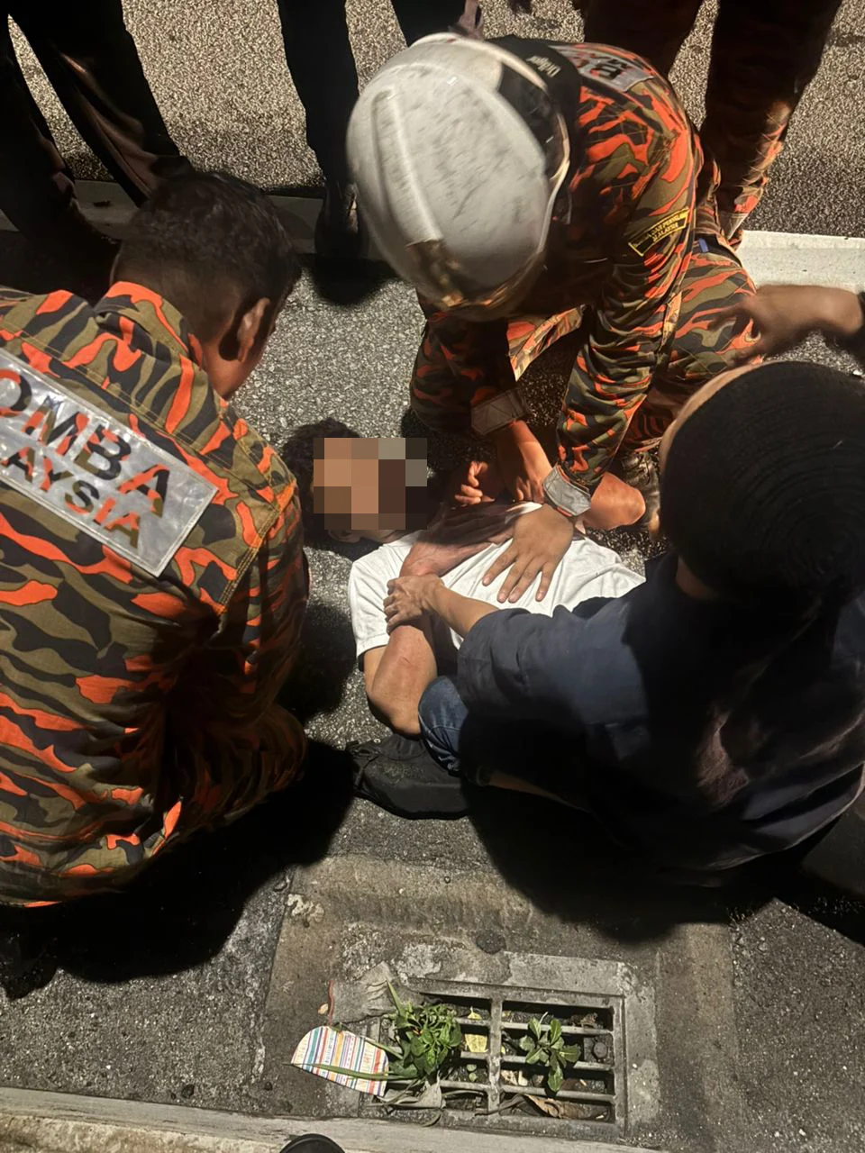 Firefighters talking to man who tried to jump from Penang Bridge 2