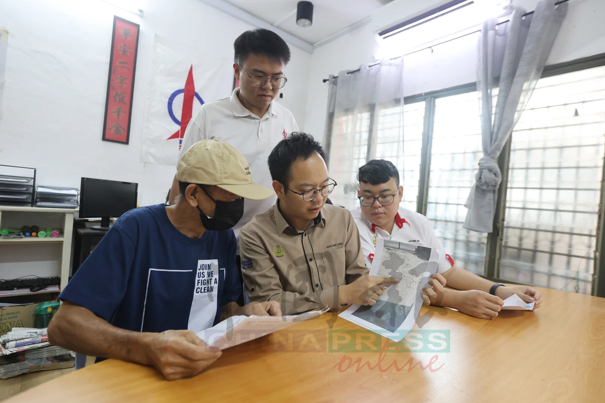 Foo retelling loan shark story (1)