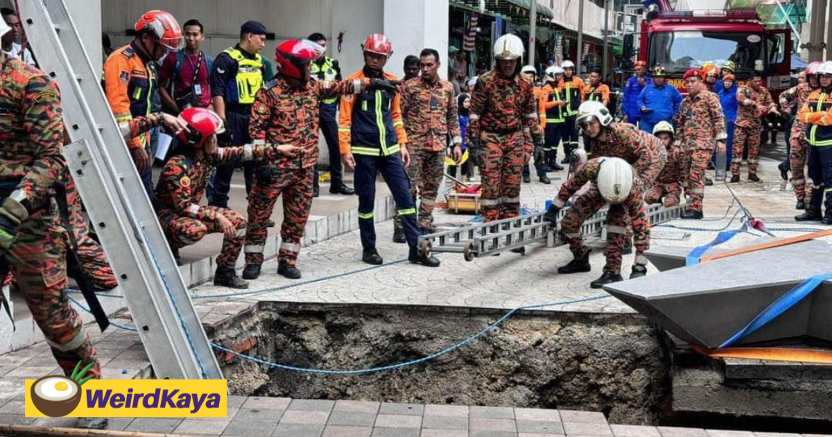 Foreign woman falls 10m deep into sinkhole after the ground collapses underneath her at masjid india | weirdkaya