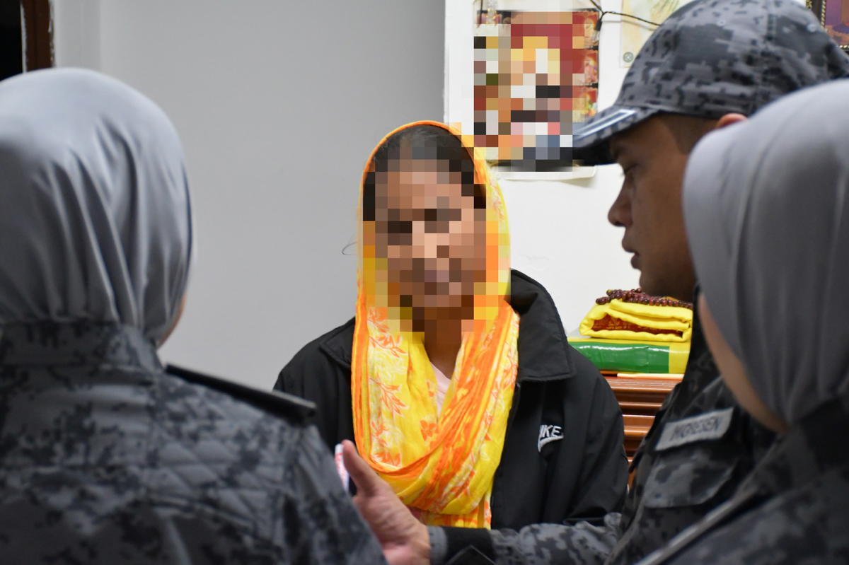 Foreign woman nabbed by immigration officers during Ops Sapu