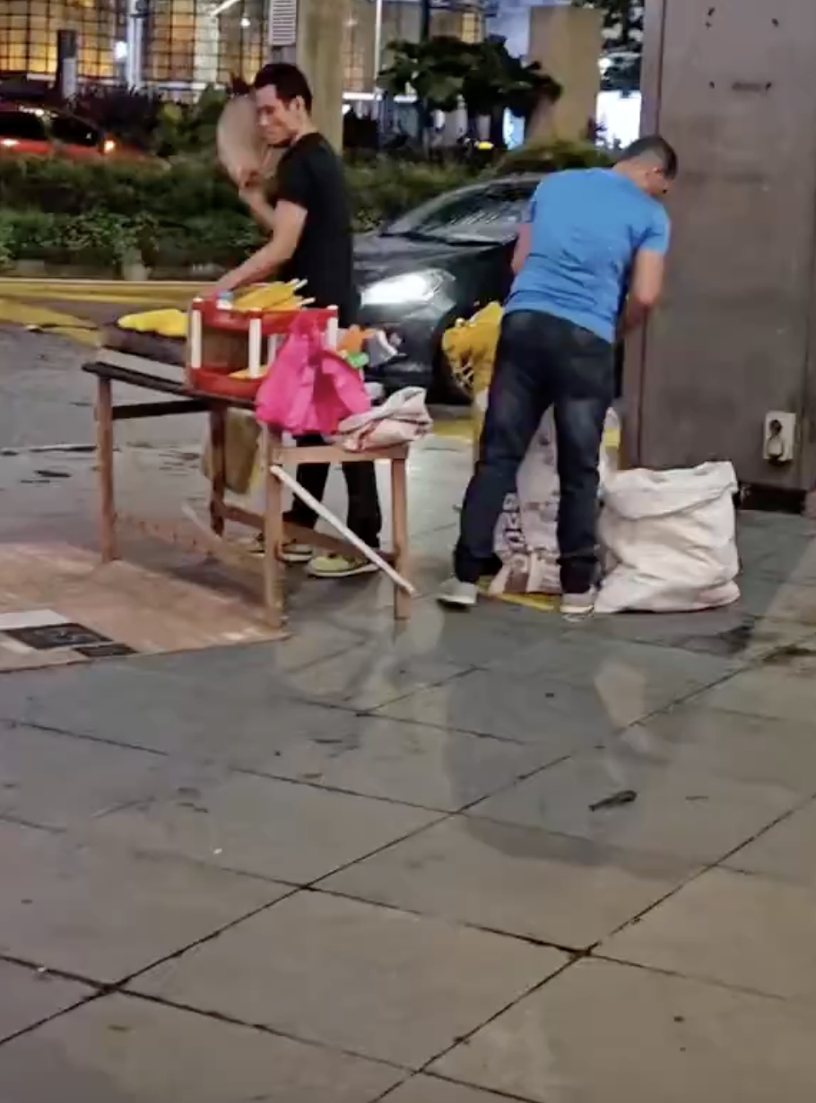 Foreigner spotted selling grilled corn outside klcc