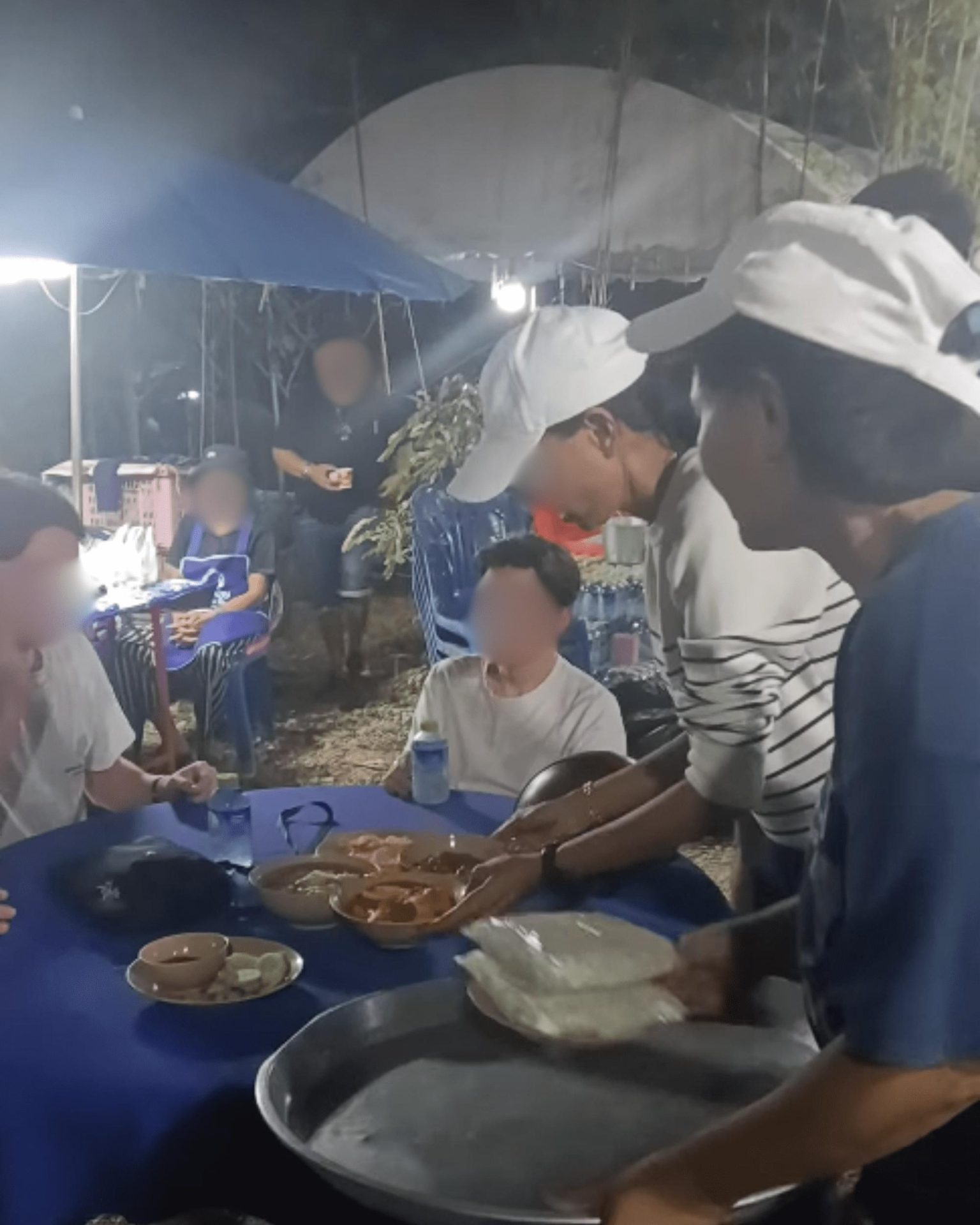 Foreigner visit funeral (2)