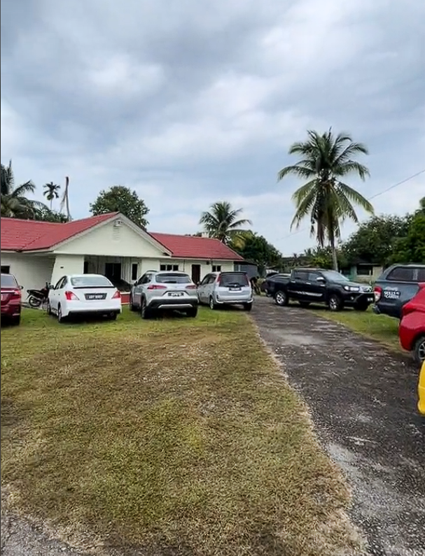 Free car park in exchange of prayer (3)