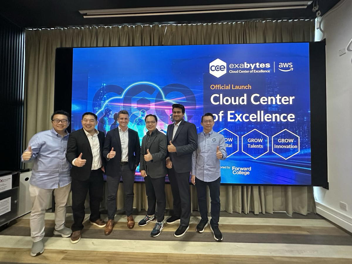 (from left) Chan Kee Siak, Founder and Chief Executive Officer of Exabytes Group, Matthew Khaw, Head of Focus Partner Sales, ASEAN, AWS, Pete Murray, Country General Manager, AWS Malaysia, Howie Chang, Co-Founder (