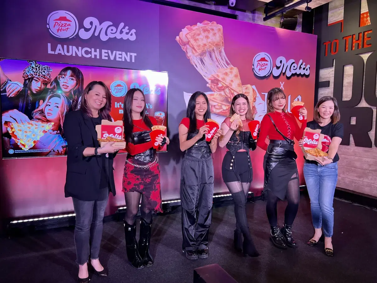 Dolla, malaysian girl band with pizza hut malaysia chief marketing officer emily chong at pizza hut melt launch