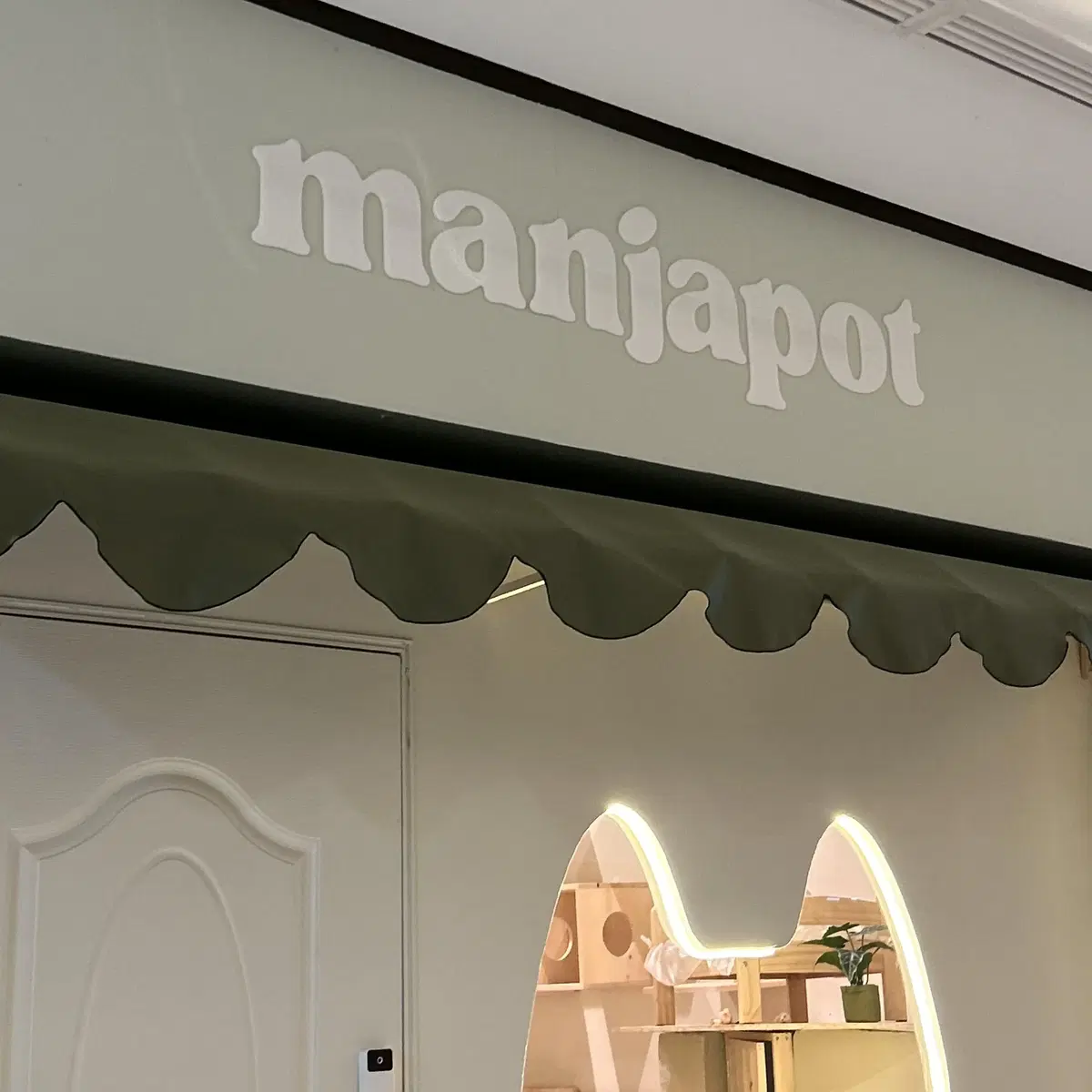 Manjapot exterior