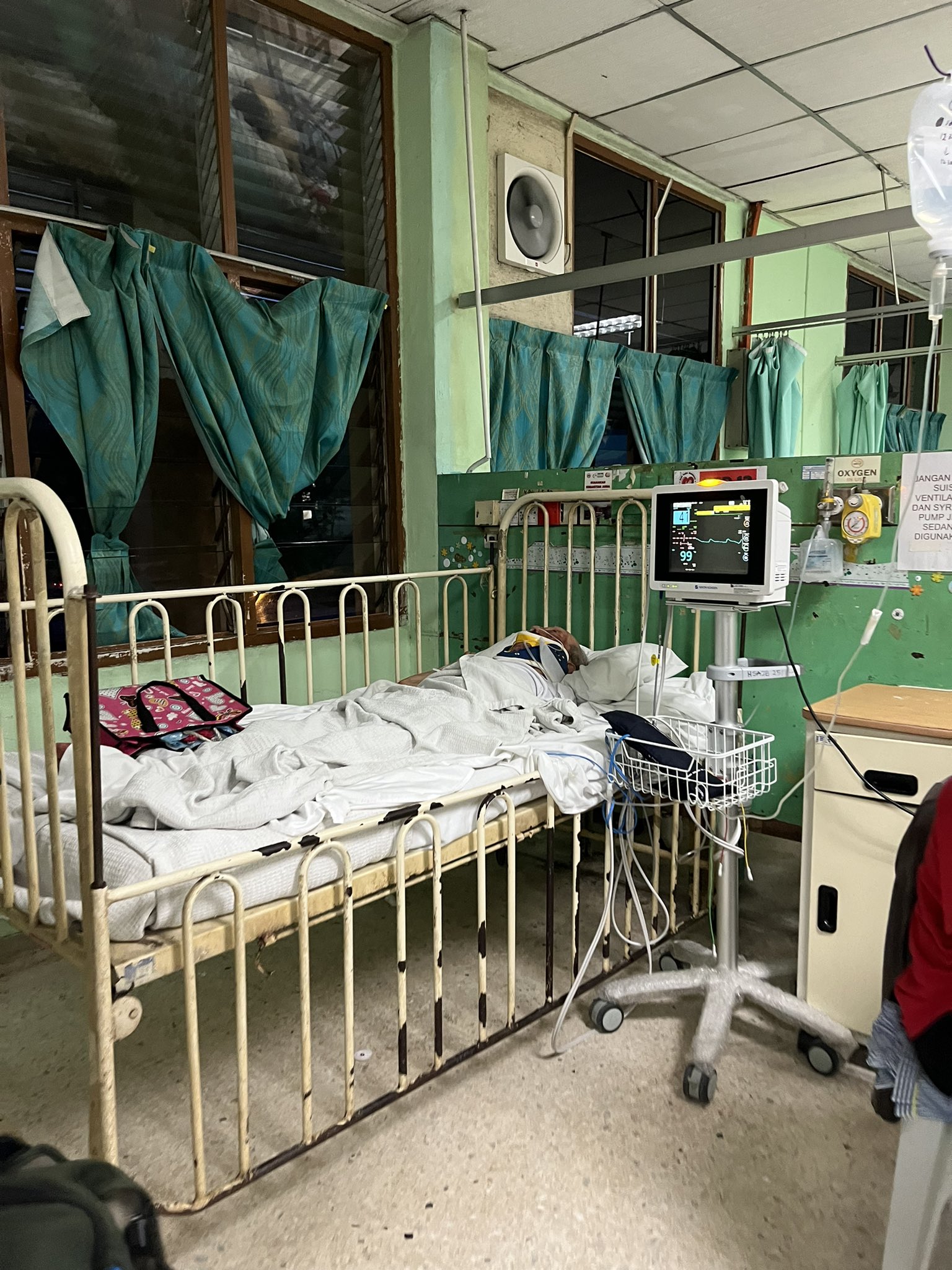 Msian woman's grandfather at a government hospital.