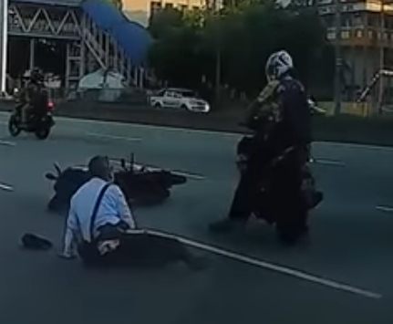 Traffic officer knocked over by motorist