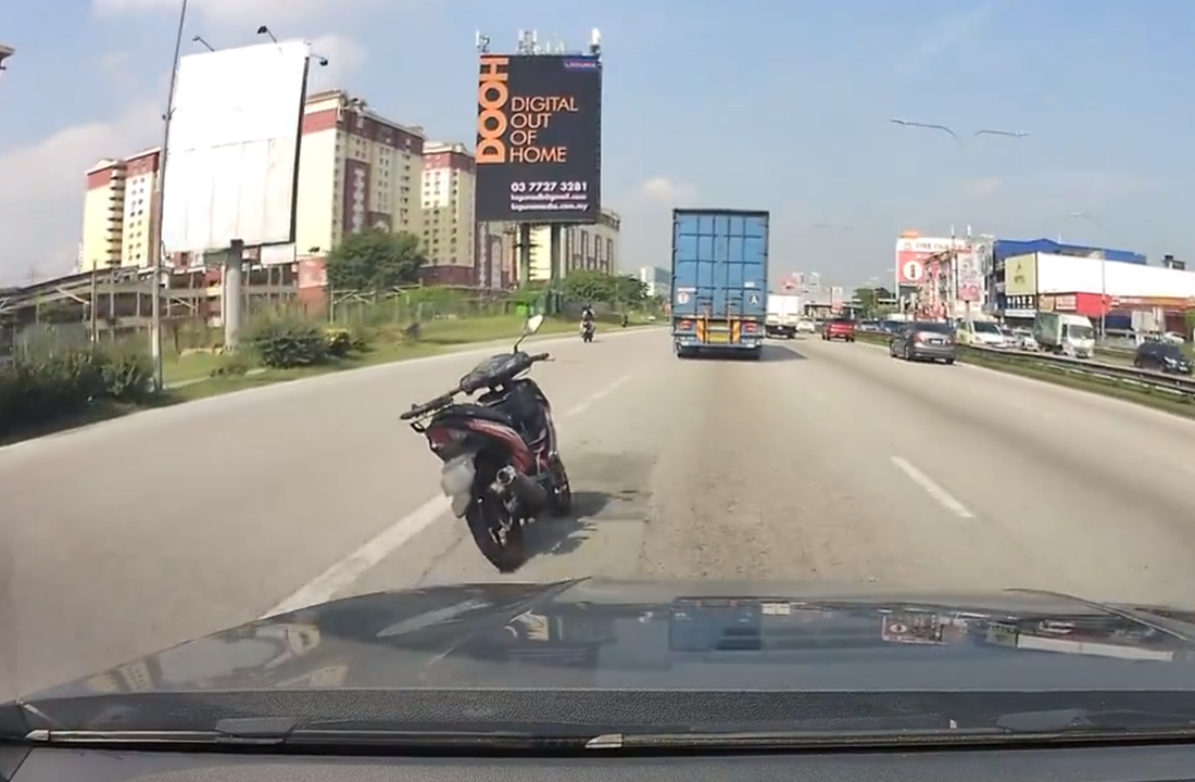 'ghost rider' - motorcycle drives off on its own after m'sian collides with another bike | weirdkaya