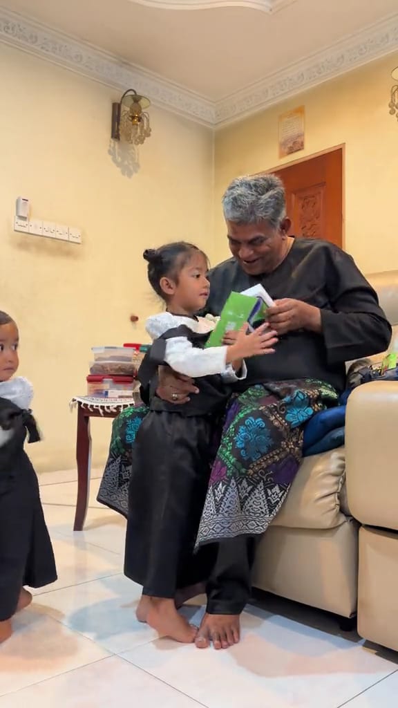 Grandfather giving iphone during raya to his grandkids