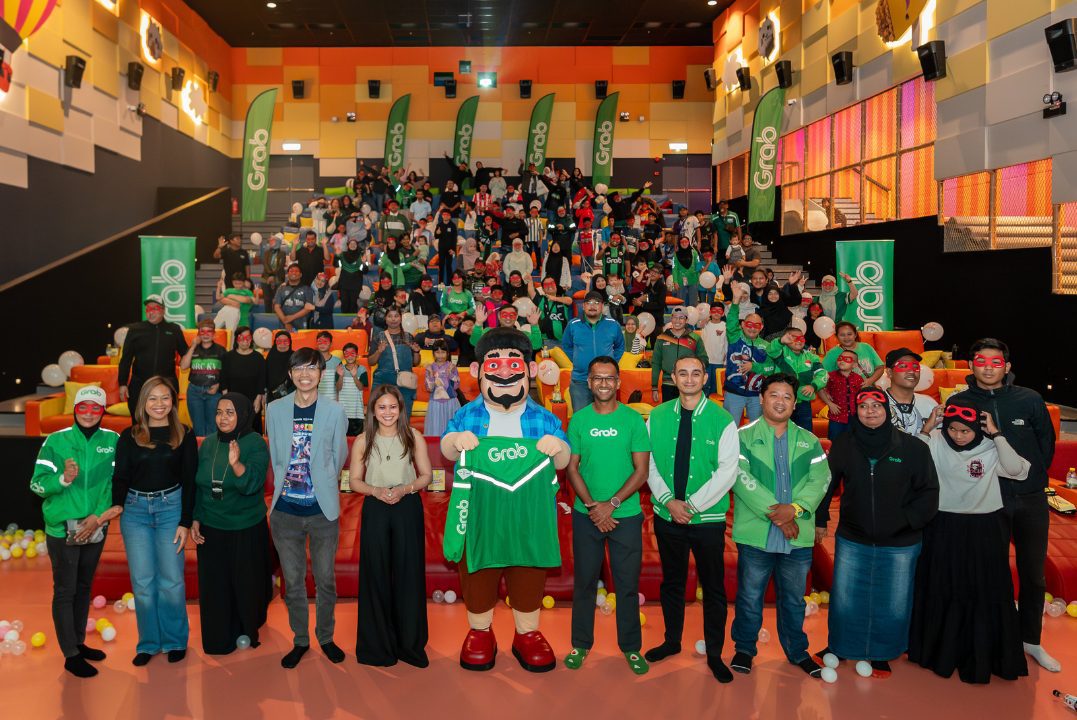 (2nd from the left) Iylia Azhar, Assistant Vice President, Content Strategist & Innovation of Astro, Norsalvina Alwee, Head of Marketing & Distribution, Astro Shaw, Kee Yong Pin, Chief Operating Officer of Monsta, Raja Jastina Raja Arshad, Executive Producer of Papa Zola The Movie and Head of Astro Shaw, Mascot of Papa Zola, Rashid Shukor, Director, Country Operations and Mobility, Grab Malaysia and Hassan Alsagoff, Regional Head of Loyalty & Marketing at Grab during the screening of Papa Zola The Movie.
