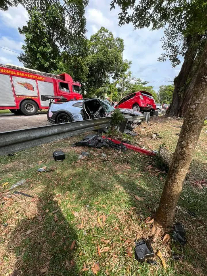 GTR crash in JB (3)