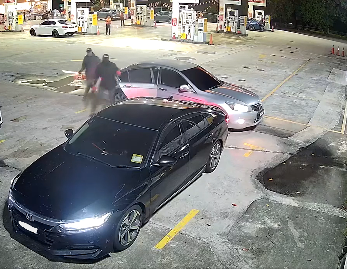 Gun shot at gas station (2)