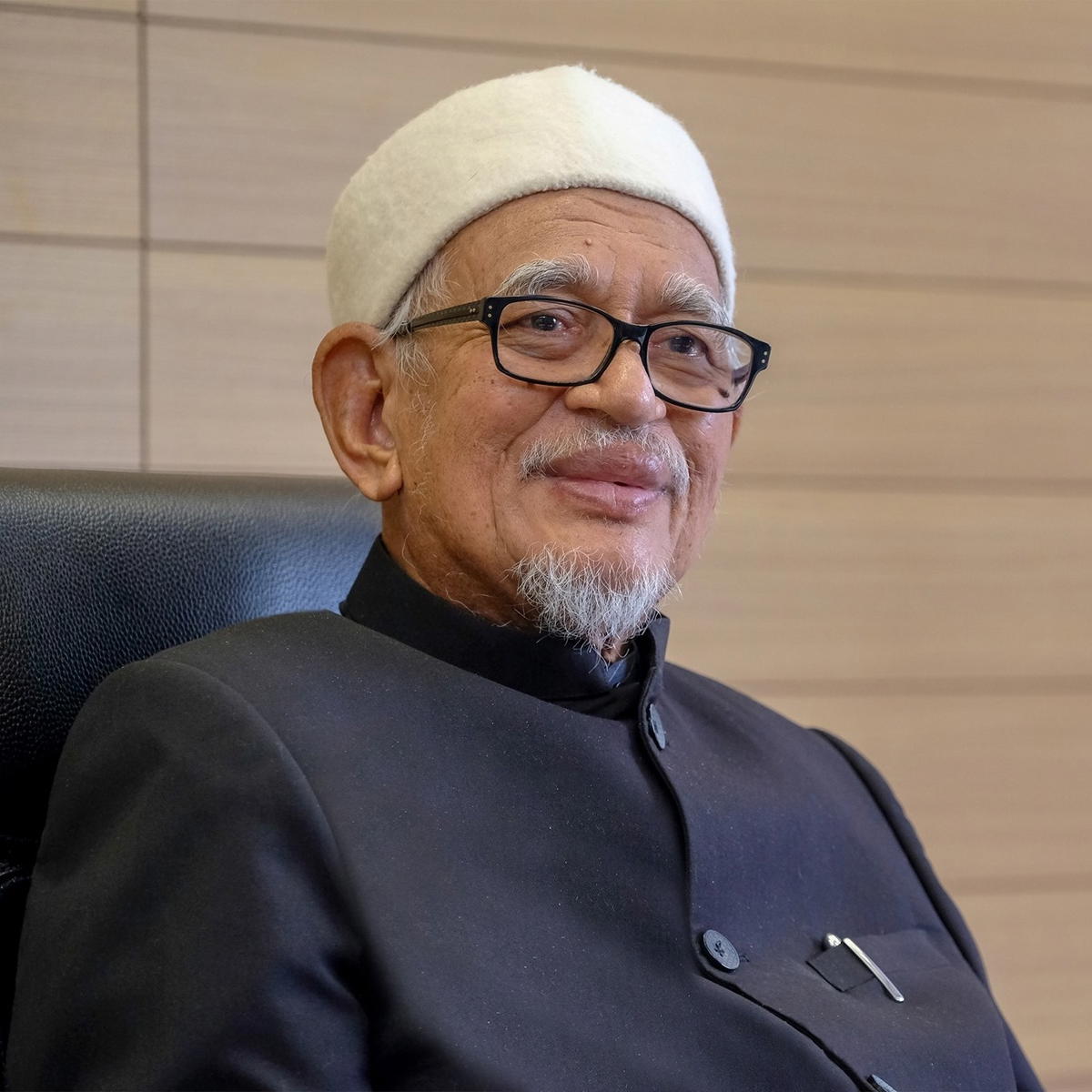 Hadi awang: pas is a democratic and peaceful party, unlike ph's extremist and radical stance | weirdkaya