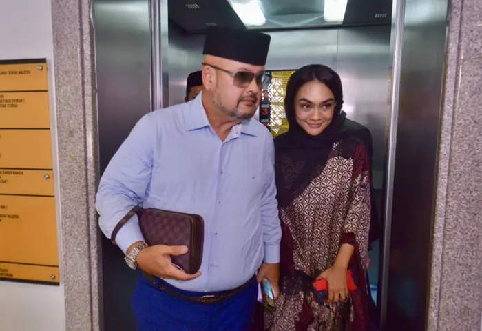 Harith iskander and his wife are officially divorced | weirdkaya