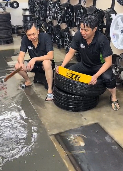 Having fun in flooded tyre shop (3)