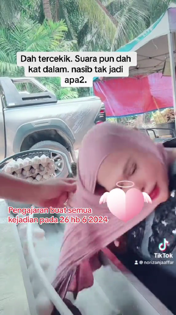 Hijab stuck in egg machine (1)