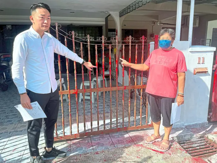 House hit with paint in Ipoh (2)