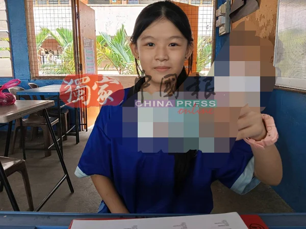 Huang Qiao En at school