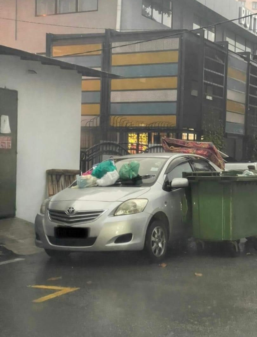 Illegally parked car in penang 03