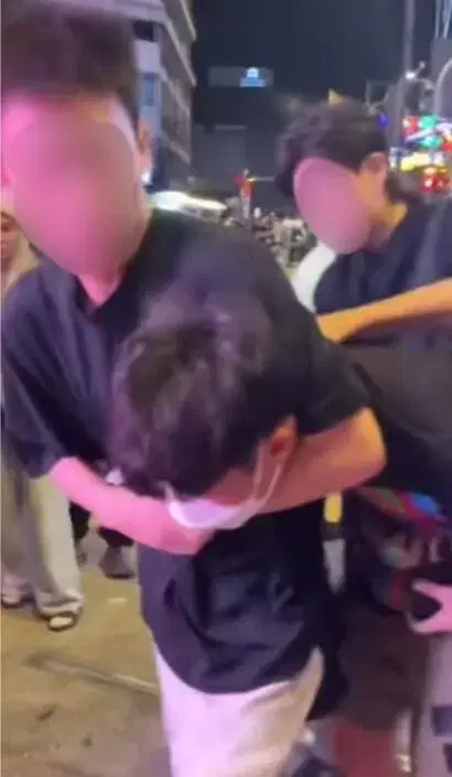 man filming upskirt vid 5