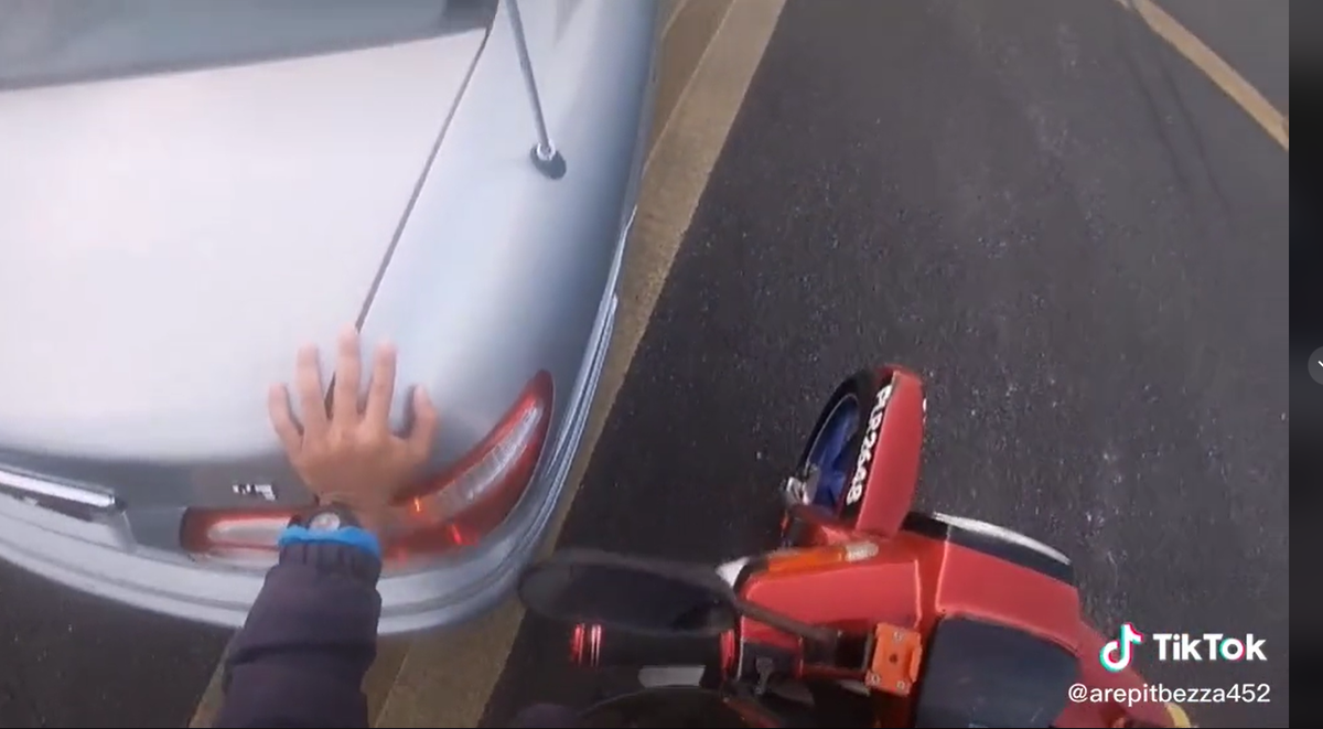 [video] kind motorcyclists help woman 'tow' away her car with just their feet | weirdkaya