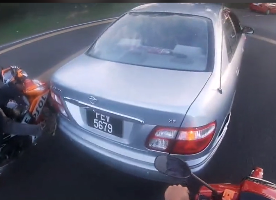 [video] kind motorcyclists help woman 'tow' away her car with just their feet | weirdkaya