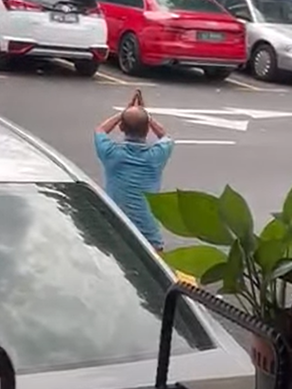 [video] netizens warn of beggar who throws flower pots if they refuse to give alms | weirdkaya