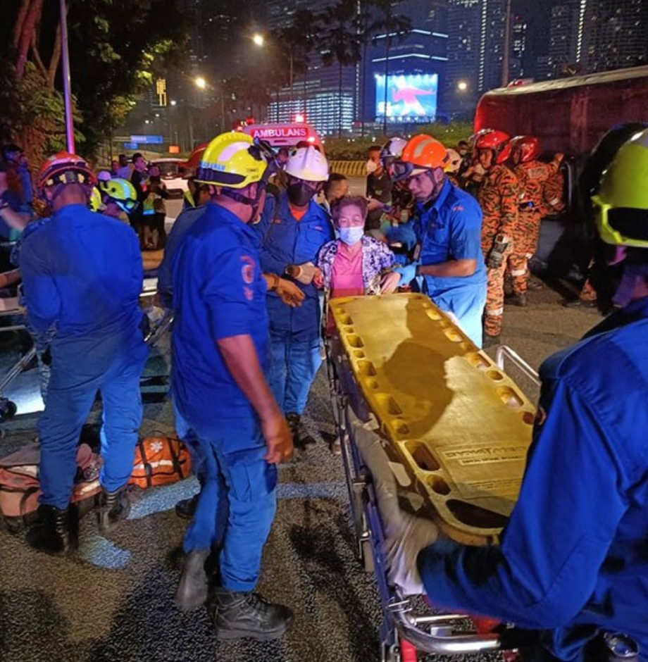 18 injured in double decker bus accident at damansara highway | weirdkaya