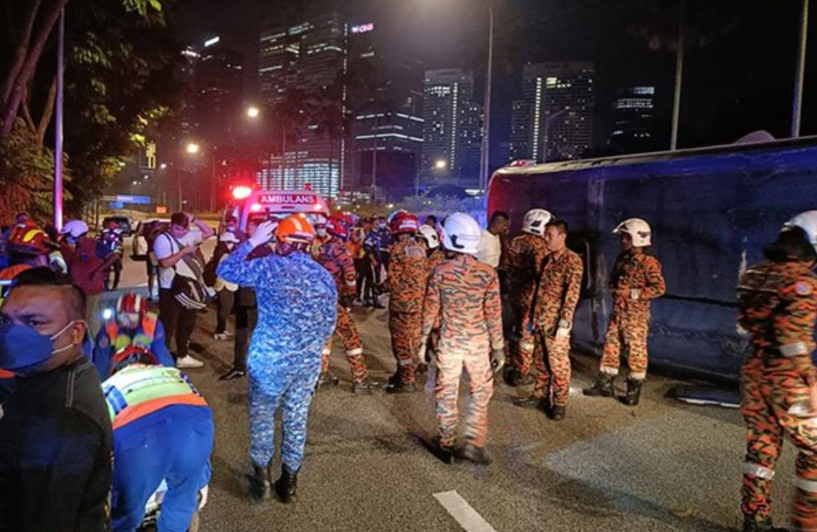 18 injured in double decker bus accident at damansara highway | weirdkaya