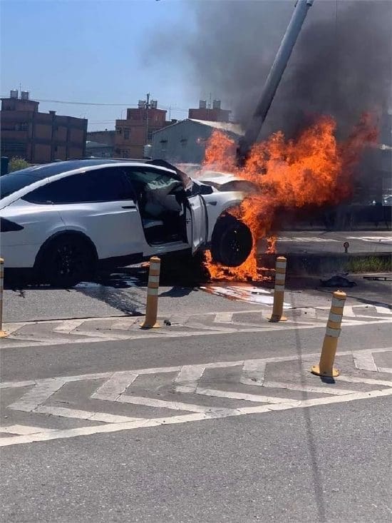 Taiwanese Singer Jimmy Lin's Tesla Crashed And Caught Fire When Going Out With His Son