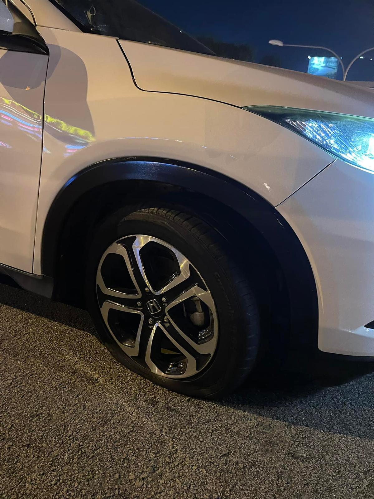 Foodpanda rider comes to the aid of woman whose tyre was punctured | weirdkaya