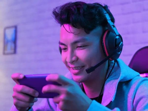 Pro or novice? Find out which level you're at as a mobile phone user!