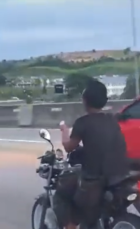 [video] man who sniffed glue while riding his motorcycle nabbed by police | weirdkaya