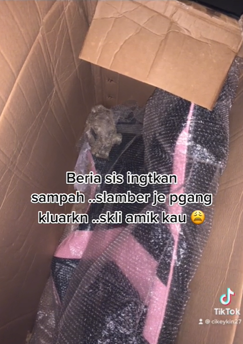 [video] woman finds “free gift” in the form of snake skin inside delivery parcel | weirdkaya