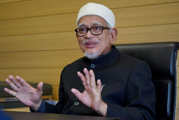 Pas president hadi awang claims non-muslims & non-malays are the 'root' of corruption