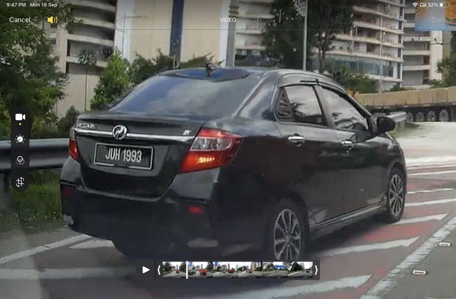Lane-cutting perodua bezza feigns breakdown by driving up the curb to avoid police action