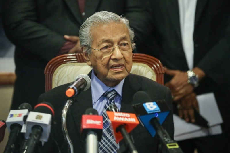 Dr mahathir offers to be pm for the 3rd time if m'sians want him to