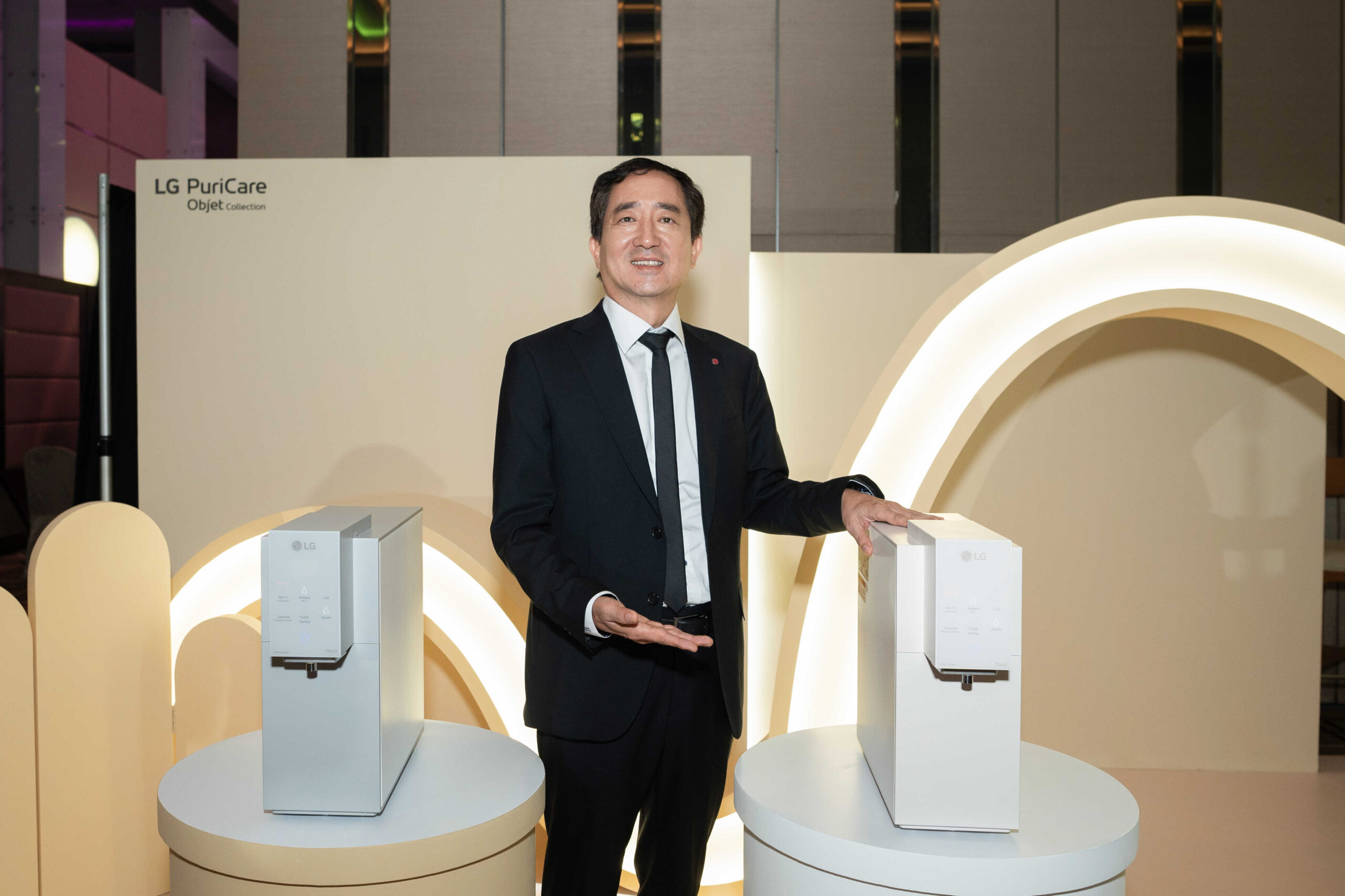 Malaysia can now colour their home and life with lg's latest self-service tankless water purifier