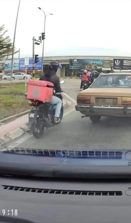 delivery rider