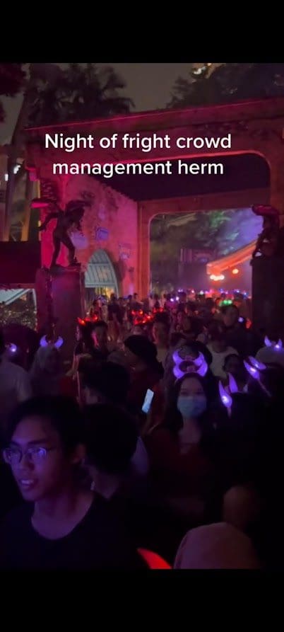 Frightfully Long Queues at Sunway's Nights of Fright 8 This Year