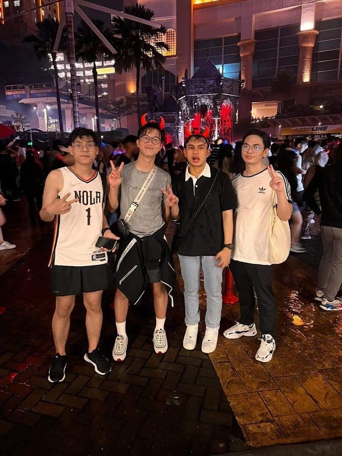 Frightfully Long Queues at Sunway's Nights of Fright 8 This Year