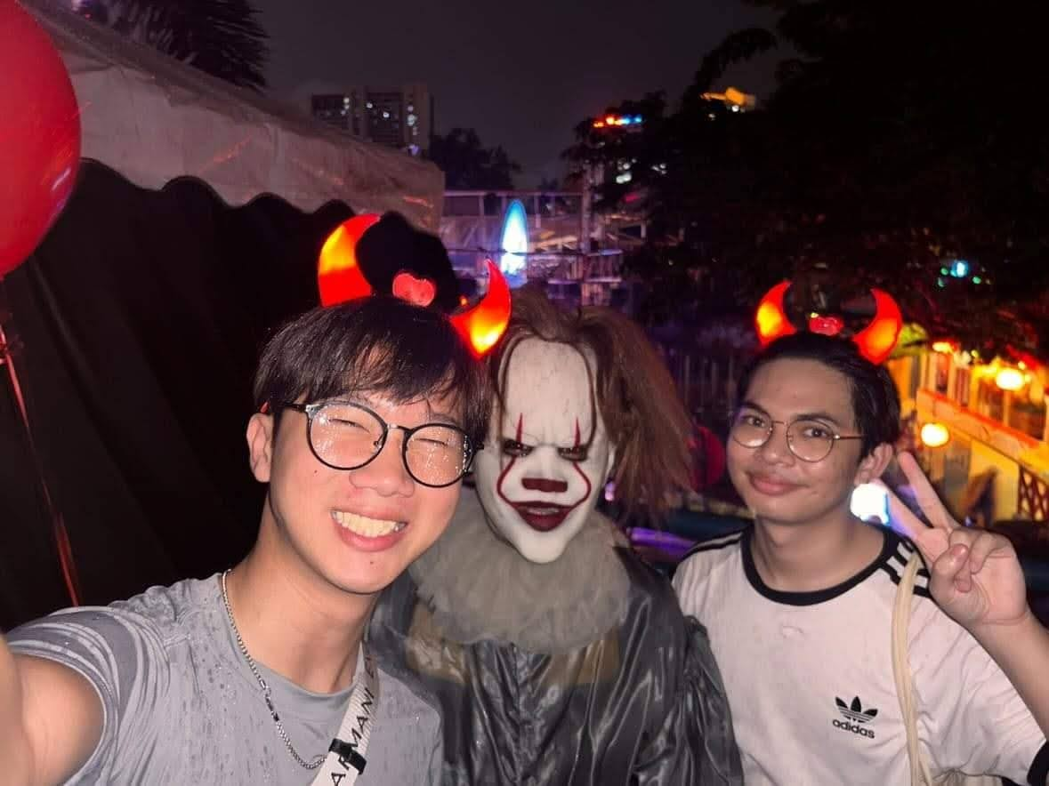 Frightfully long queues at sunway's nights of fright 8 this year