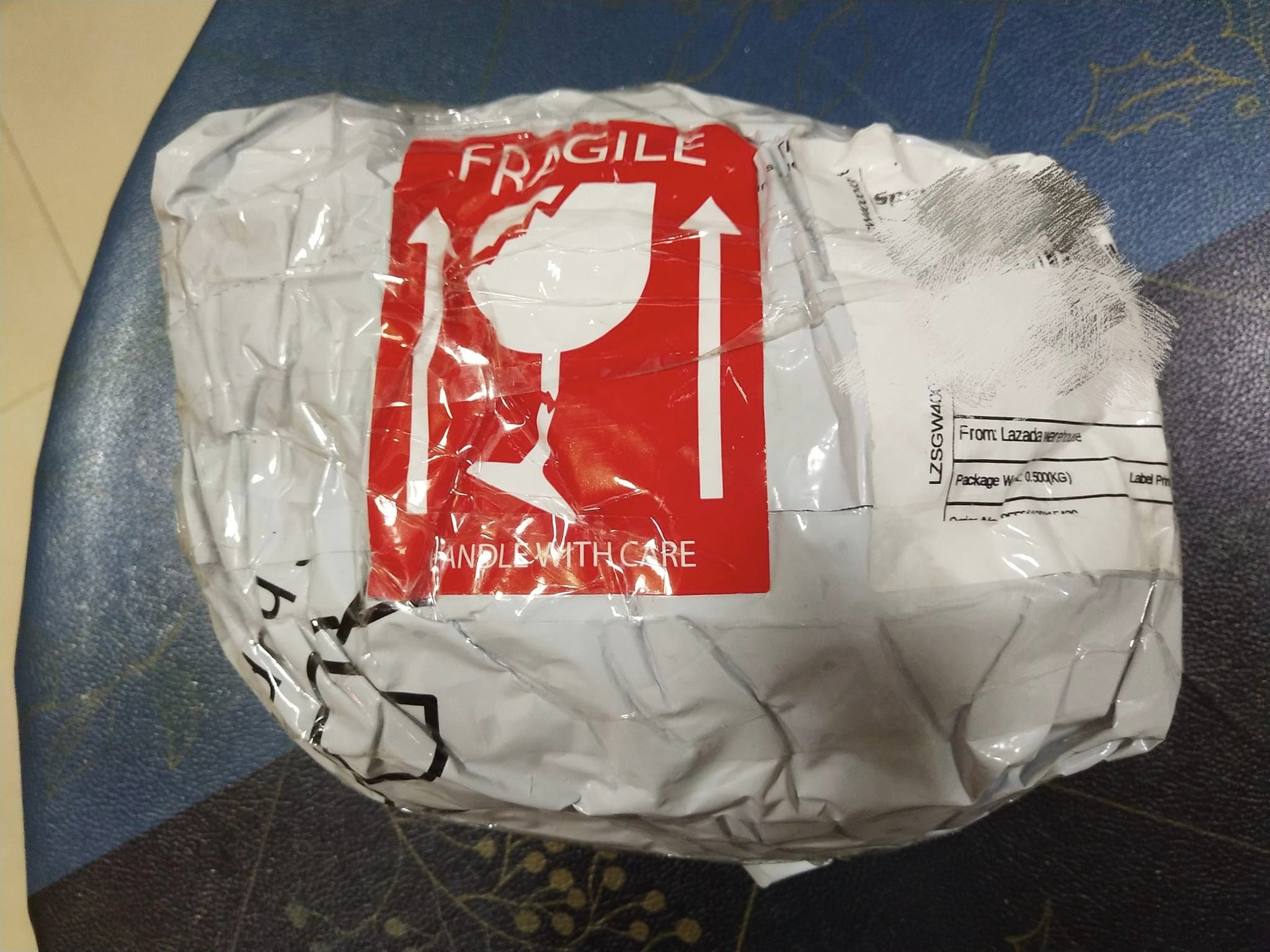 S'porean woman who purchased an iphone loses rm5. 2k after receiving an empty box from speedpost courier