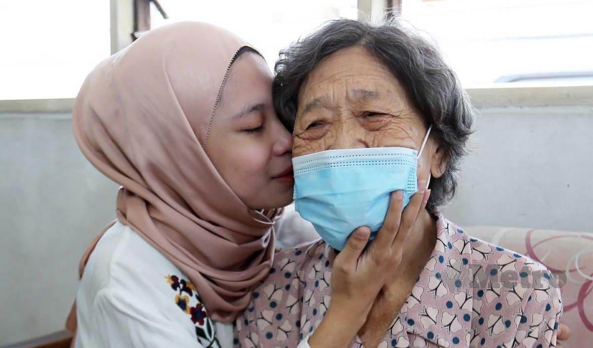 Chee Hoi Lan & Rohana Abdullah