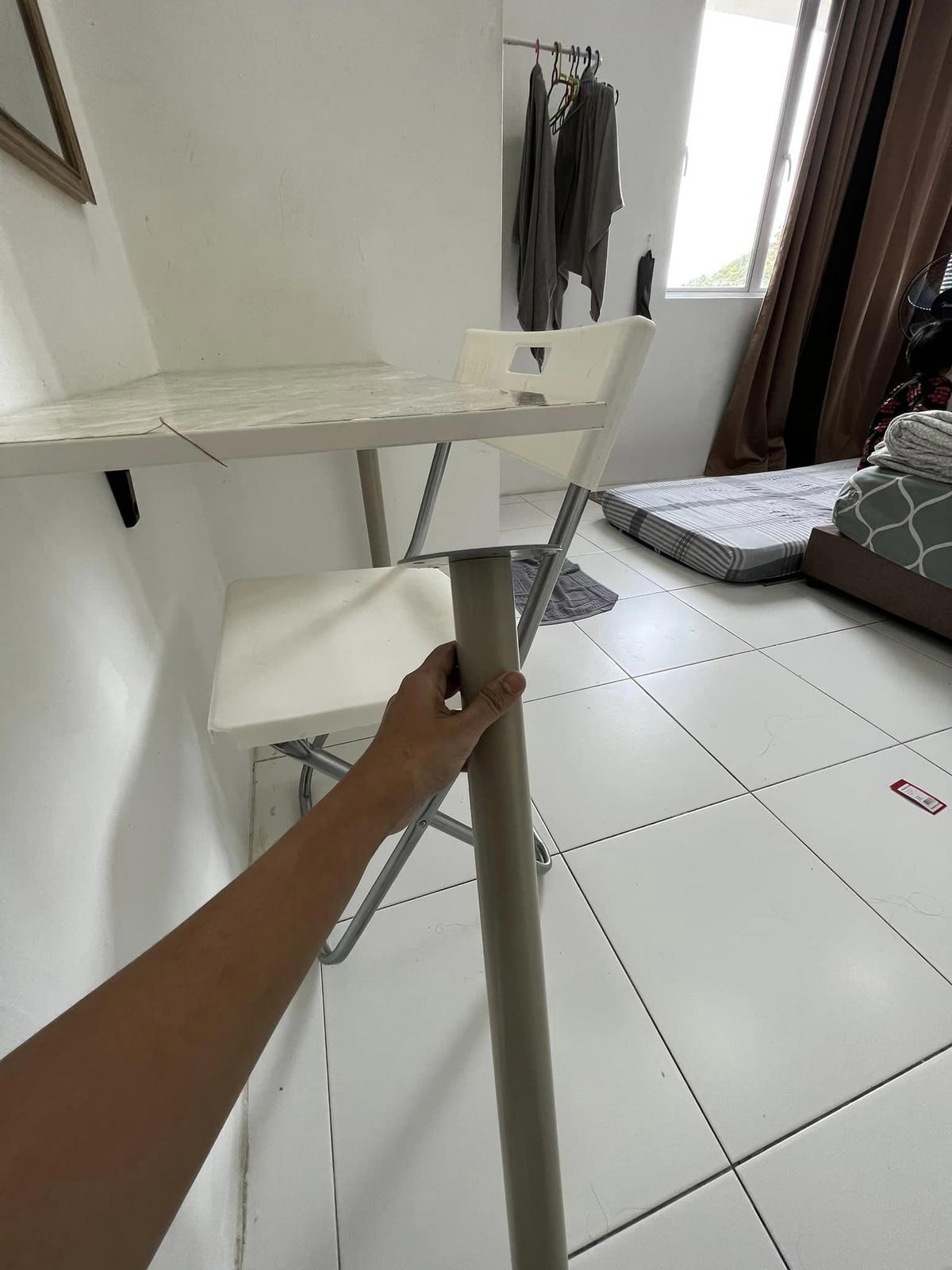 broken table